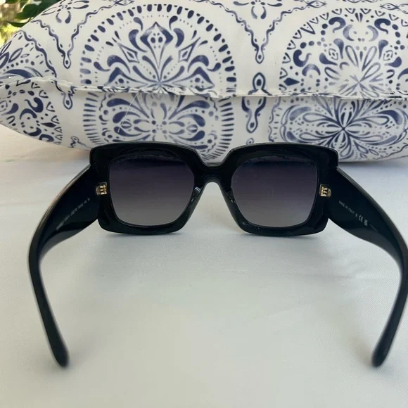 Chanel | Women’s Black Sunglasses – Excellent Condition - Picture 5 of 11